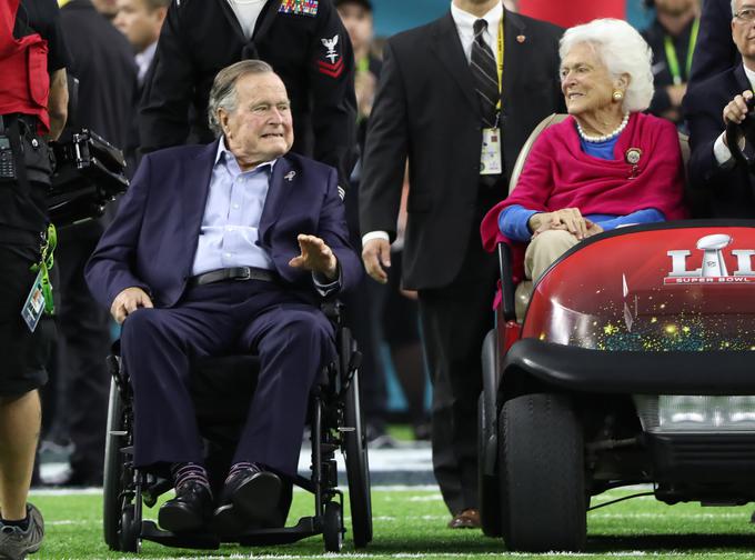 Njen mož George Bush starejši in ... | Foto: Reuters