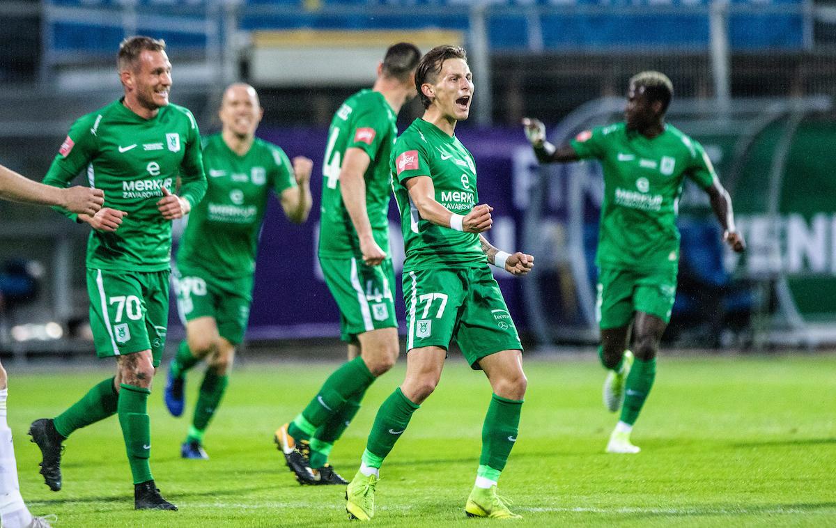 Olimpija, Maribor | Nogometaši Olimpije se v Celju veselijo nove pokalne lovorike in nove zmage nad Mariborom. | Foto Matic Ritonja/Sportida