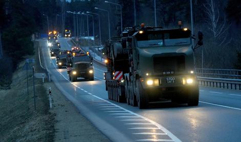 Nato z vajami na Arktiki blizu meje z Rusijo