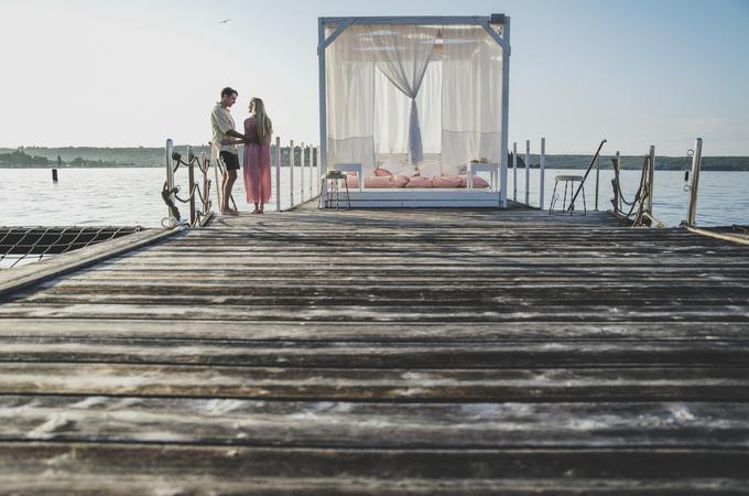 Morje ima s svojimi bogastvi na telo izredno blagodejne učinke, ki ga oskrbujejo z življenjsko pomembnimi elementi. Kar dvoje term v Sloveniji ima razgled na morje! | Foto: Tent film | Foto: 