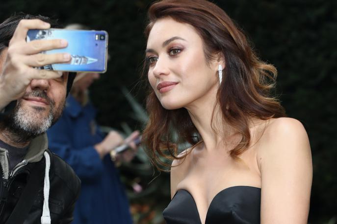 Olga Kurylenko | Olga novi koronavirus preboleva v samoizolaciji na svojem domu. | Foto Getty Images