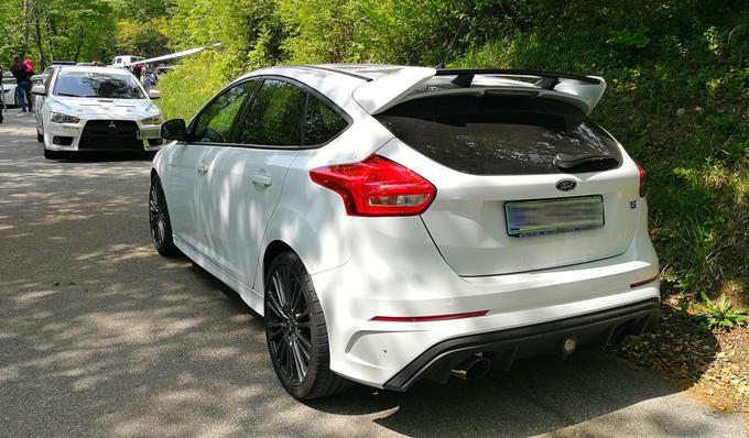 Ford je z novo generacijo focusa RS zadel v polno in bil s prodajo uspešen tudi v Sloveniji. Njegov štirikolesni pogon je najbolj spomnil na ford escorta RS coswortha. | Foto: Gregor Pavšič