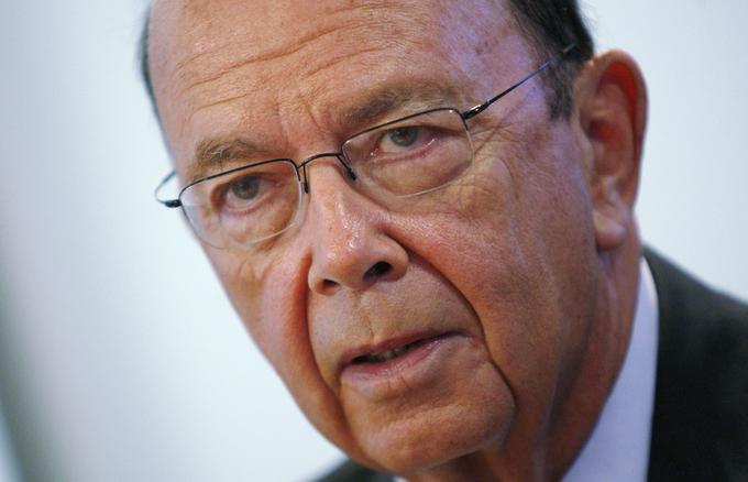 Wilbur Ross je pred leti, ko je še bil uslužbenec investicijske banke Rothschild, pomagal Trumpu, ki je zašel v težave in so mu posojilodajalci grozili, da mu bodo vzeli tri kazinoje v Atlantic Cityju. | Foto: Reuters