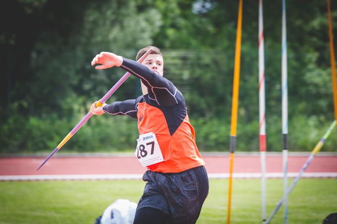 Filip Dominković je v tekmovanju v metu kopja presenetil državnega rekorderja Matijo Kranjca in orodje zalučal najdlje (70,94 m).  | Foto: Peter Kastelic/AZS