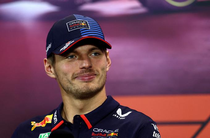 Max Verstappen pogosto preklinja med dirkami, zdaj je še na novinarski konferenci. | Foto: Reuters