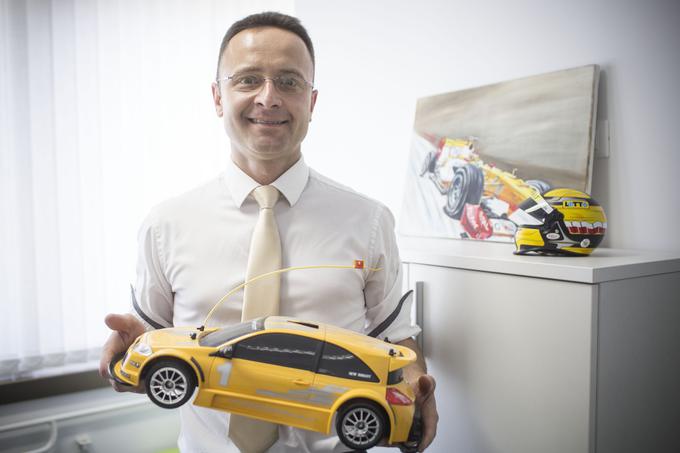 "Pri avtomobilih, ki so namenjeni krajšim razdaljam, na primer clio ali captur, prevladuje bencinski motor," pravi Marjan Murn iz Renault Slovenija, kjer je odgovoren za prodajo. | Foto: Matej Leskovšek