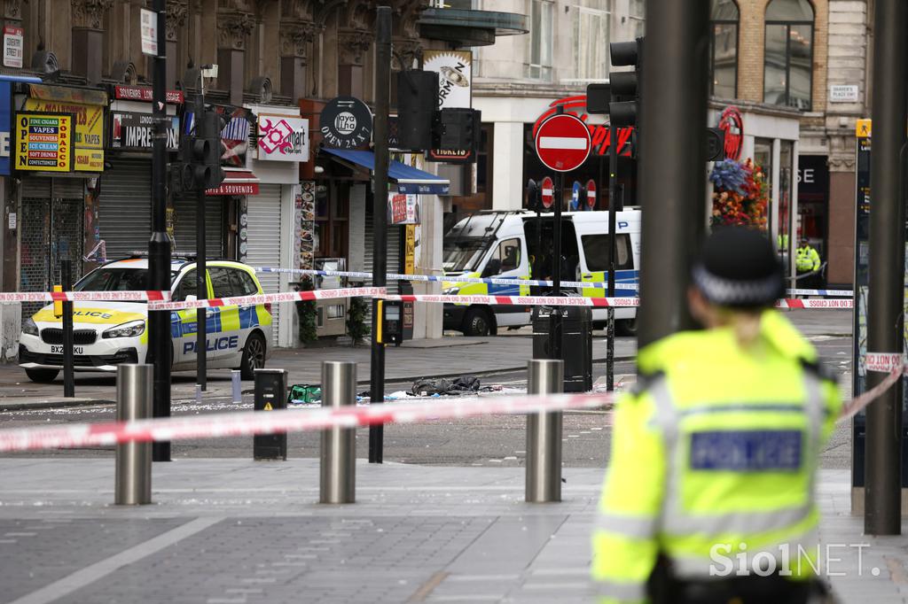 London, napad, nož, zabodli dva policista