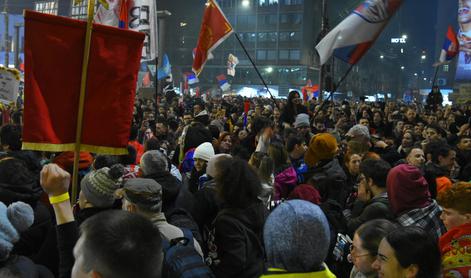 Na ulici nepregledna množica ljudi: protest bo trajal 18 ur #video