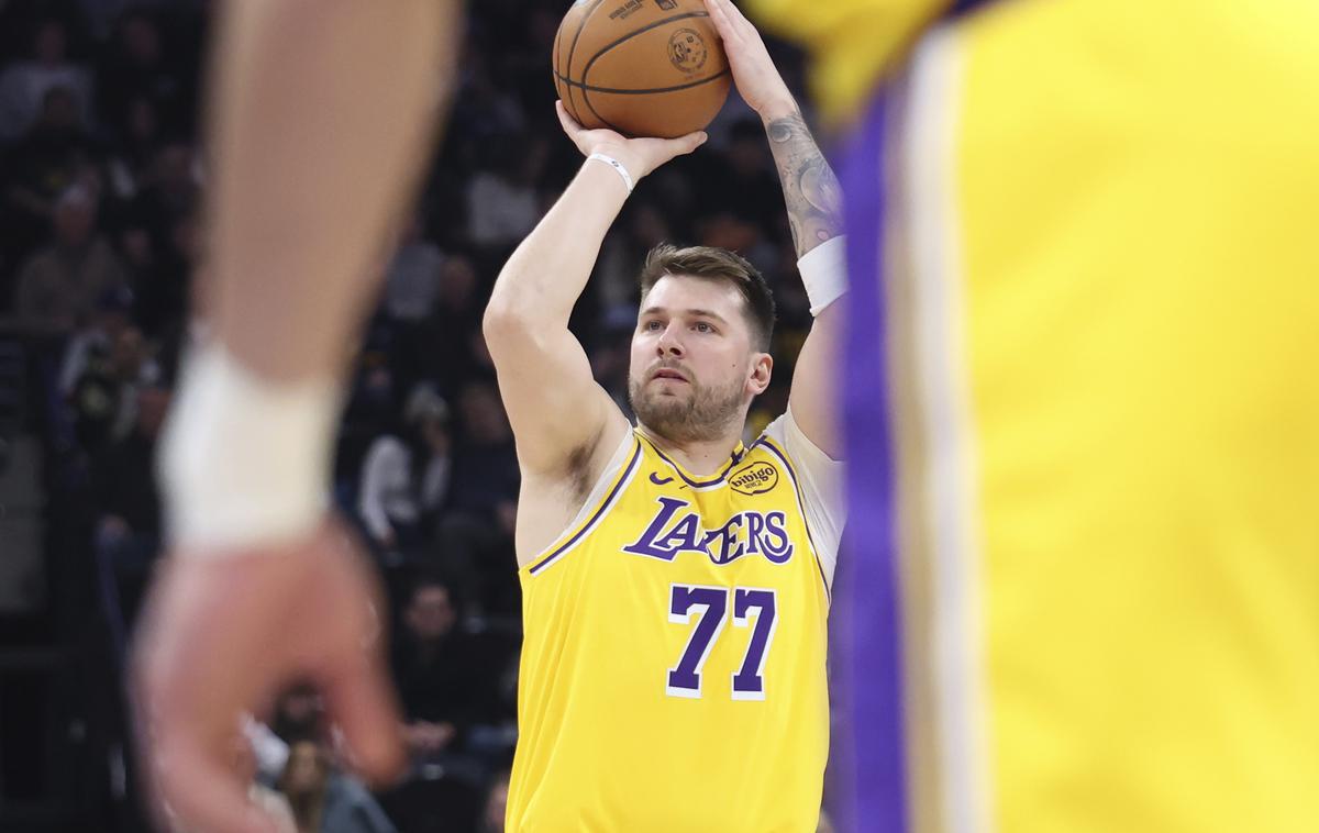 Luka Dončić Los Angeles Lakers | Luka Dončić z LA Lakers igra še prvo tekmo v gosteh. | Foto Guliverimage