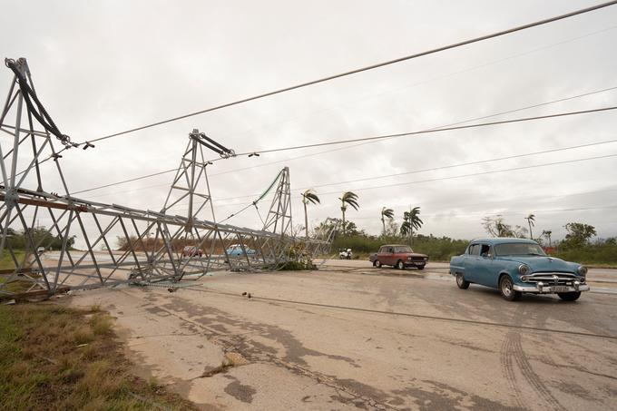 Daljnovodi so porušeni.  | Foto: Reuters