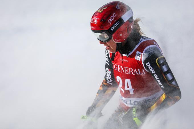 Neverjetna Ester Ledecka je zobe pokazala tudi v smuku  | Foto: Reuters