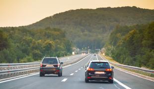 Poskus uboja: zdaj je jasno, zakaj je Slovenec namerno trčil v druga dva Slovenca