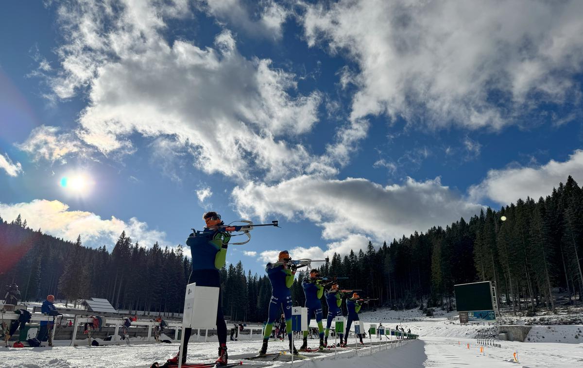 Slovenska biatlonska reprezentanca, Pokljuka | Slovenski biatlonke in biatlonci so pred nadaljevanjem svetovnega pokala na Pokljuki opravili še z državnim prvenstvom v spuper sprintu. | Foto SloSki biatlon