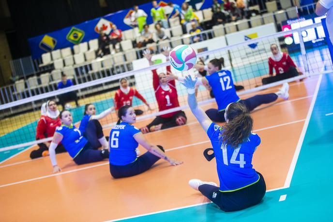 SP v odbojki sede: Slovenija - Iran | Slovenske odbojkarice so prvenstvo odprle z zmago proti Iranu in porazom proti Kanadi. | Foto World ParaVolley