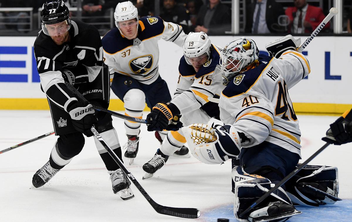 Los Angeles Kings Buffalo Sabres Carter Hutton | Vratar Buffalo Sabres Carter Hutton je zaustavil vseh 47 strelov Kraljev in bil eden bolj zaslužnih za zmago s 3:0. | Foto Getty Images