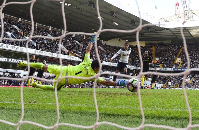 Dele Alli je tako premagal vratarja Cityja Claudia Brava. | Foto: Guliverimage/Getty Images