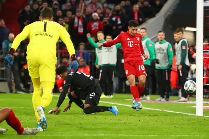 Philippe Coutinho | Philippe Coutinho je v zadnji minuti prvega polčasa izenačil na 1:1, nato je Robert Lewandowski hitro dosegel zadetek za 2:1. Brazilec je dosegel kar tri zadetke. | Foto Reuters