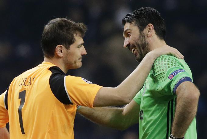 Španec Iker Casillas in Italijan Gianluigi Buffon sta največjo vrednost dosegla pred kar nekaj leti. | Foto: Reuters