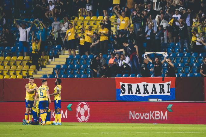 Navijači Kopra, ki so pripotovali v Celje v velikem številu, so prišli na svoj račun. | Foto: Grega Valančič/Sportida