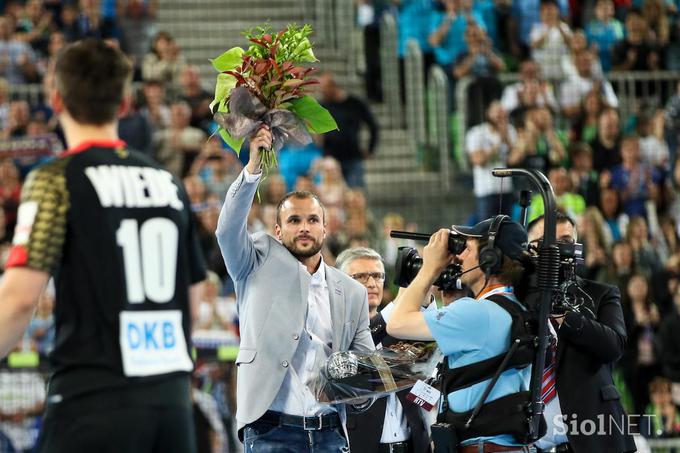 Uroš Zorman se je v Stožicah v elegantni obleki že poslovil. Zdaj se bo še v dresu. | Foto: Matic Klanšek Velej/Sportida