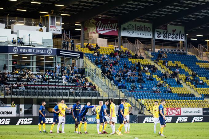 Celjski stadion bi lahko danes na obračunu med Celjem in Muro obiskalo veliko število navijačev. To bo prvi prvenstveni dvoboj v knežjem mestu v letu 2023, na katerem bodo v dresu Celja v 1. SNL debitirali kar trije nekdanji asi črno-belih. | Foto: Grega Valančič/Sportida