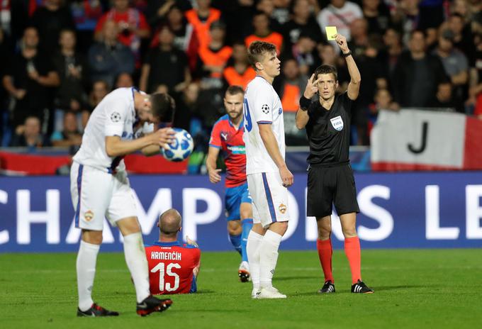 19-letni Jaka Bijol je v dresu CSKA debitiral v ligi prvakov. V 73. minuti je prejel rumeni karton, a kljub temu pustil pozitiven vtis. | Foto: Reuters