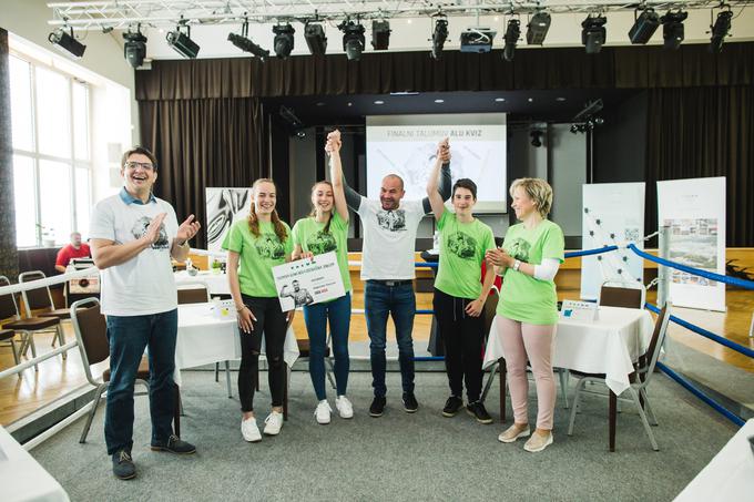 Zmagovalcev je pozdravil tudi najboljši slovenski boksar Dejan Zavec. | Foto: Talum