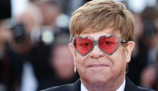 Elton John v hudih bolečinah: Vse težje se premikam