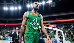 Cedevita Olimpija in krilni center vsak svojo pot