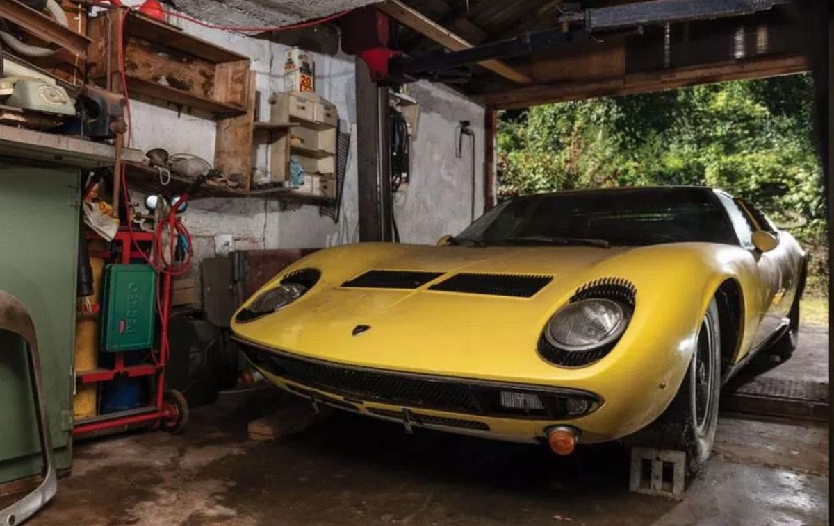 lamborghini miura | Od smrti zadnjega lastnika je rumen lamborghini miura na novo pot čakal v nemškem skednju. | Foto RM Sotheby's