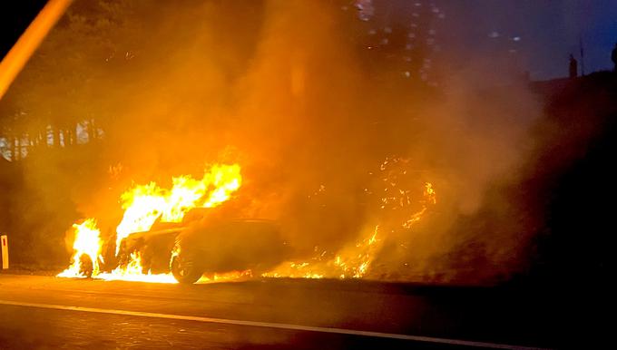 Goreče osebno vozilo na dolenjski avtocesti | Foto: Ana Kovač