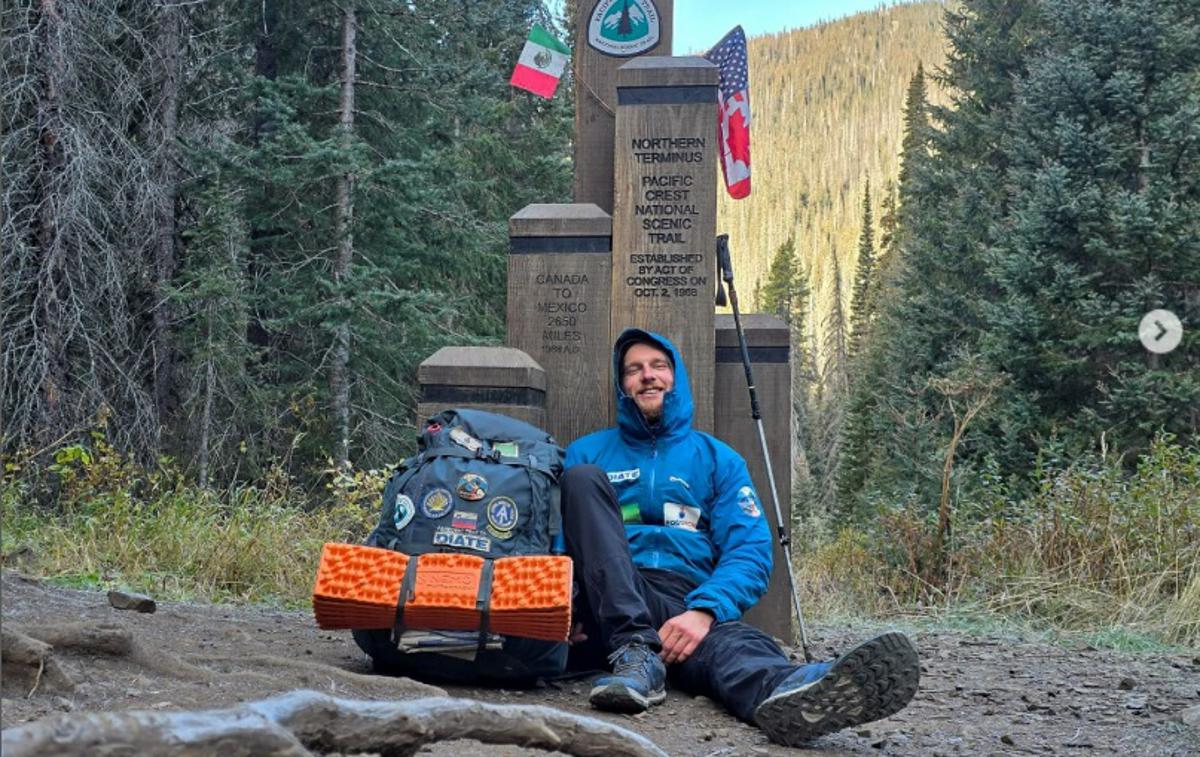 Luka Zevnik | Luka Zevnik fizično in psihično utrujen na cilju PCT na ameriško-kanadski meji | Foto Instagram Luka Zevnik