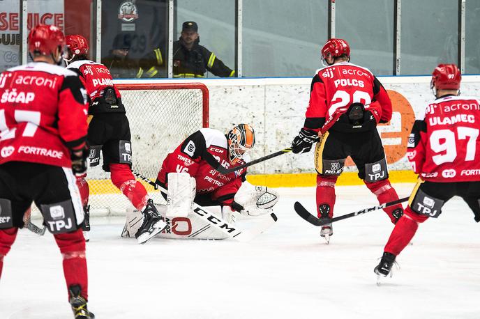 HDD Jesenice : HK Olimpija, finale Pokal Slovenije Antti KARJALAINEN, Rudolfs Polcs (20) | Jeseničani so s 4:1 odpravili Fasso. | Foto Peter Podobnik/Sportida