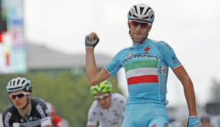 Nibali z etapno zmago do rumene majice vodilnega