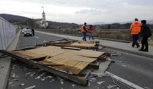 Zaradi močne burje bodo na Ajdovskem in Vipavskem zaprti vrtci in šole