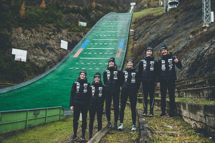 slovenske skakalke | Šesterica slovenskih skakalk za uvod v Nižnem Tagilu (Jerneja Brecl, Špela Rogelj, Urša Bogataj, Nika Križnar, Nika Prevc, Ema Klinec) | Foto Grega Valančič/Sportida