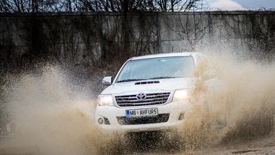 Toyota Hilux – kaj grabincu pomeni zanesljiv in močan pickup