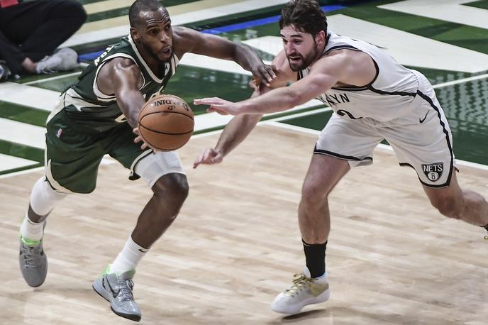 Khris Middleton | Brooklyn Nets bodo v Milwaukeeju pogrešali poškodovanega Jamesa Hardna. | Foto Guliverimage