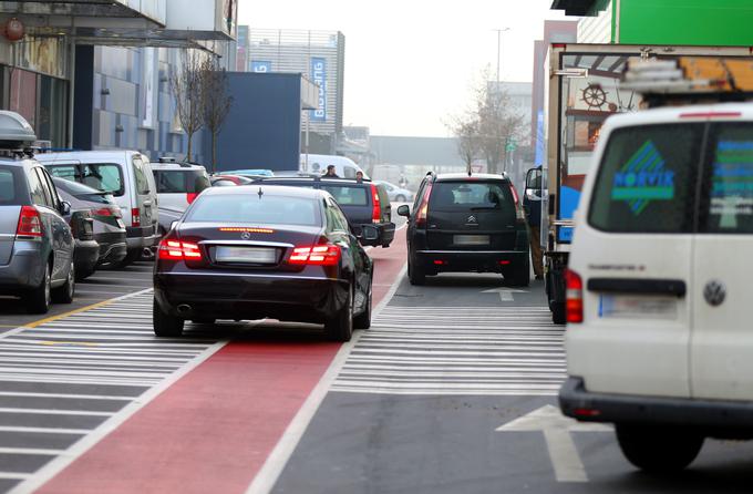 BTC City je danes prometno okolje, ki je pogosto precej kaotično. V celoti je tam za okrog 11 kilometrov cest, dnevno pa sprejmejo od 35 do 45 tisoč vozil.  | Foto: Gregor Pavšič