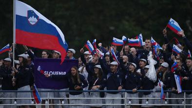 Slovenski zastavonoši na sklepni slovesnosti Janja Garnbret in Toni Vodišek