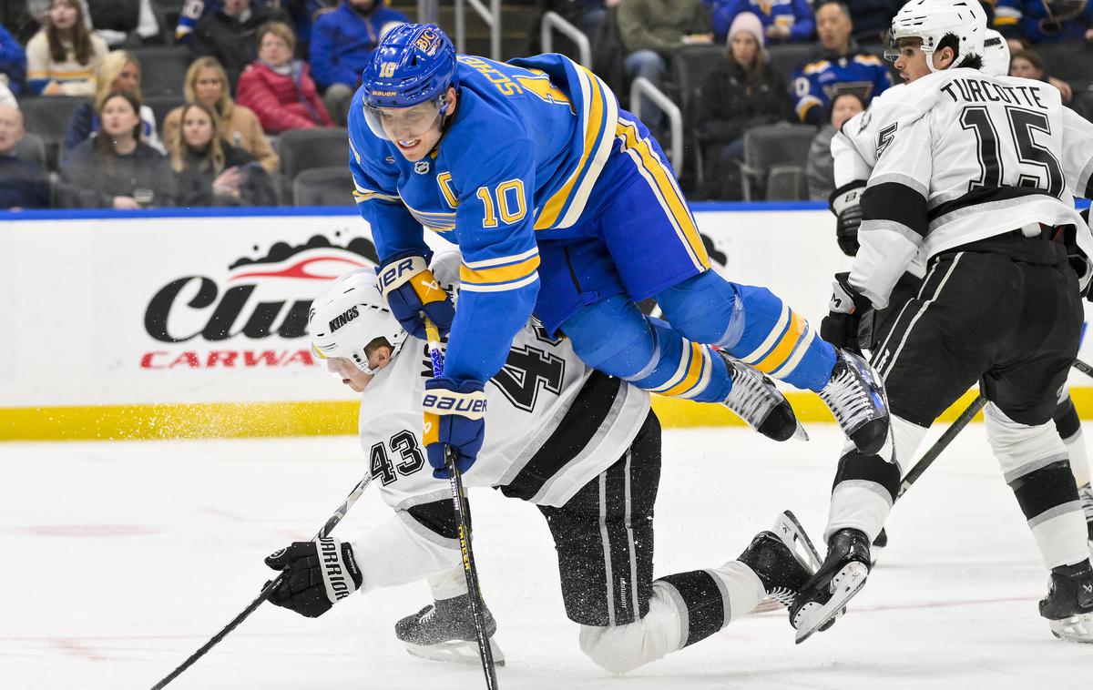 Los Angeles Kings : St. Louis Blues | Hokejisti Los Angeles Kings so v ligi NHL izgubili še tretjič zapovrstjo. S 4:1 jih je premagala zasedba St. Louis Blues. | Foto Reuters