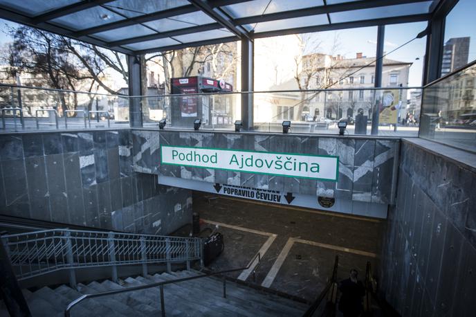 Podhod Ajdovščina Ljubljana | Mol, ki vodi projekt gradnje minipleksa v podhodu Ajdovščina, je januarja zaključek projekta napovedal v letu 2025. Tedaj so pojasnili, da bi lahko, če bi bila izvedba javnega razpisa za izbor izvajalca gradnje uspešna, gradnjo začeli že letos. Gradnja naj bi po tedanjih predvidevanjih trajala 12 mesecev. | Foto Bojan Puhek