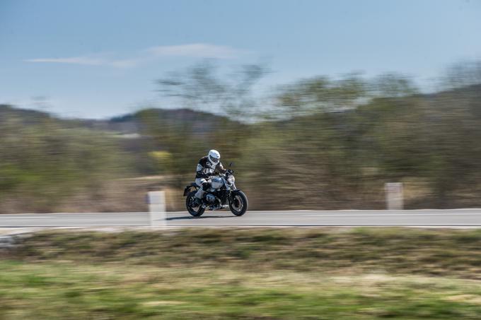 Javna agencija RS za varnost prometa (AVP) : Ne prehitevajte življenja! Motorist za vedno. | Foto: Klemen Korenjak