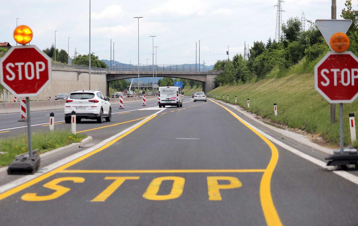 Zapora. Gradbena dela. | Sanacijska in vzdrževalna dela bodo po zagotovilih Darsa potekala neprekinjeno 24 ur v vseh vremenskih pogojih. | Foto STA