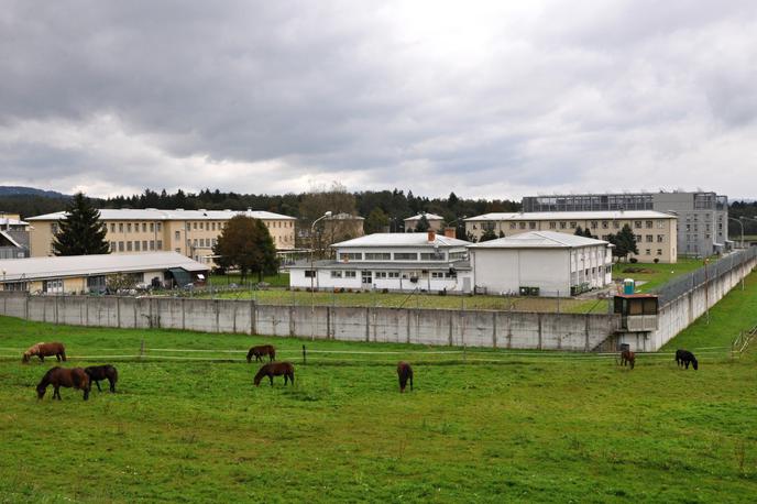 Dob zapor | Zasedenost večine zaporov je več kot 130-odstotna, ljubljanskega zapora na Povšetovi ulici pa na trenutke tudi več kot 200-odstotna. | Foto STA