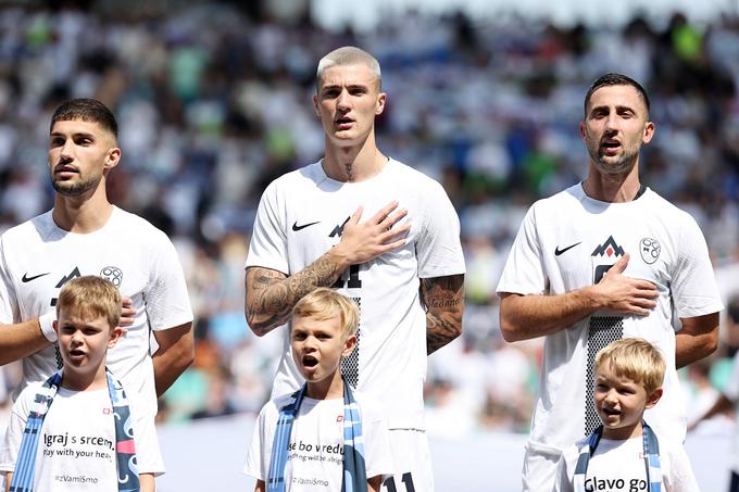 Andraž Šporar komaj čaka trenutek, ko bo lahko pred tekmo z Dansko skupaj z več kot deset tisoč rojaki prepeval Zdravljico. | Foto: www.alesfevzer.com