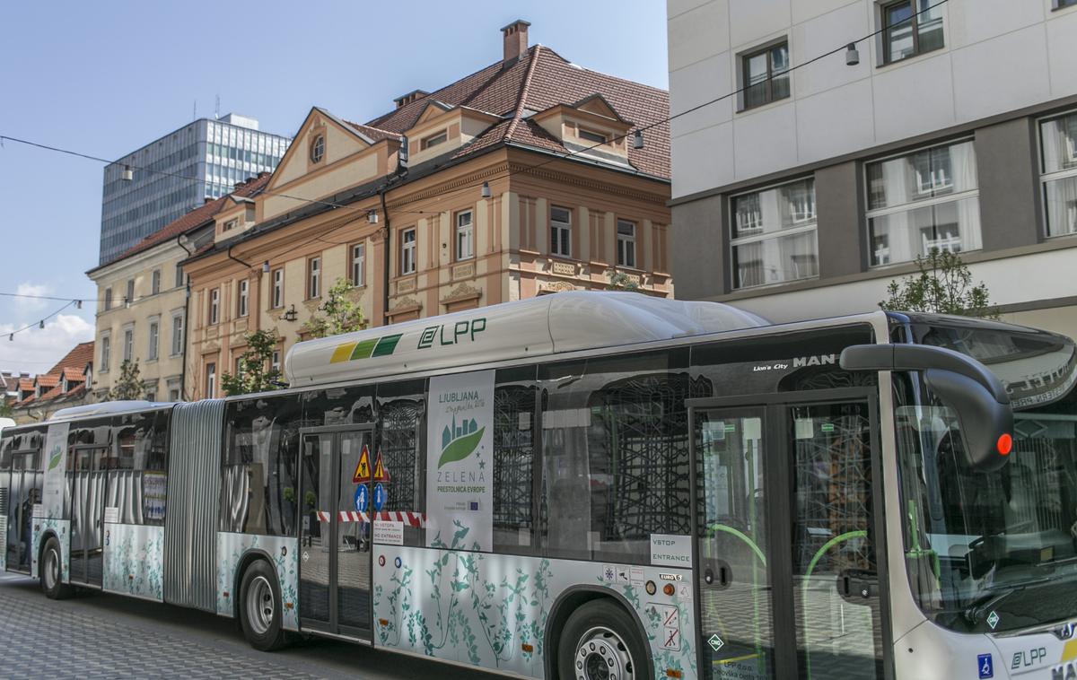 LPP avtobus Ljubljana | Od ponedeljka bomo ob delavnikih na večini prog ljubljanskega mestnega prometa na avtobuse najverjetneje čakali (še) dlje. | Foto Bojan Puhek