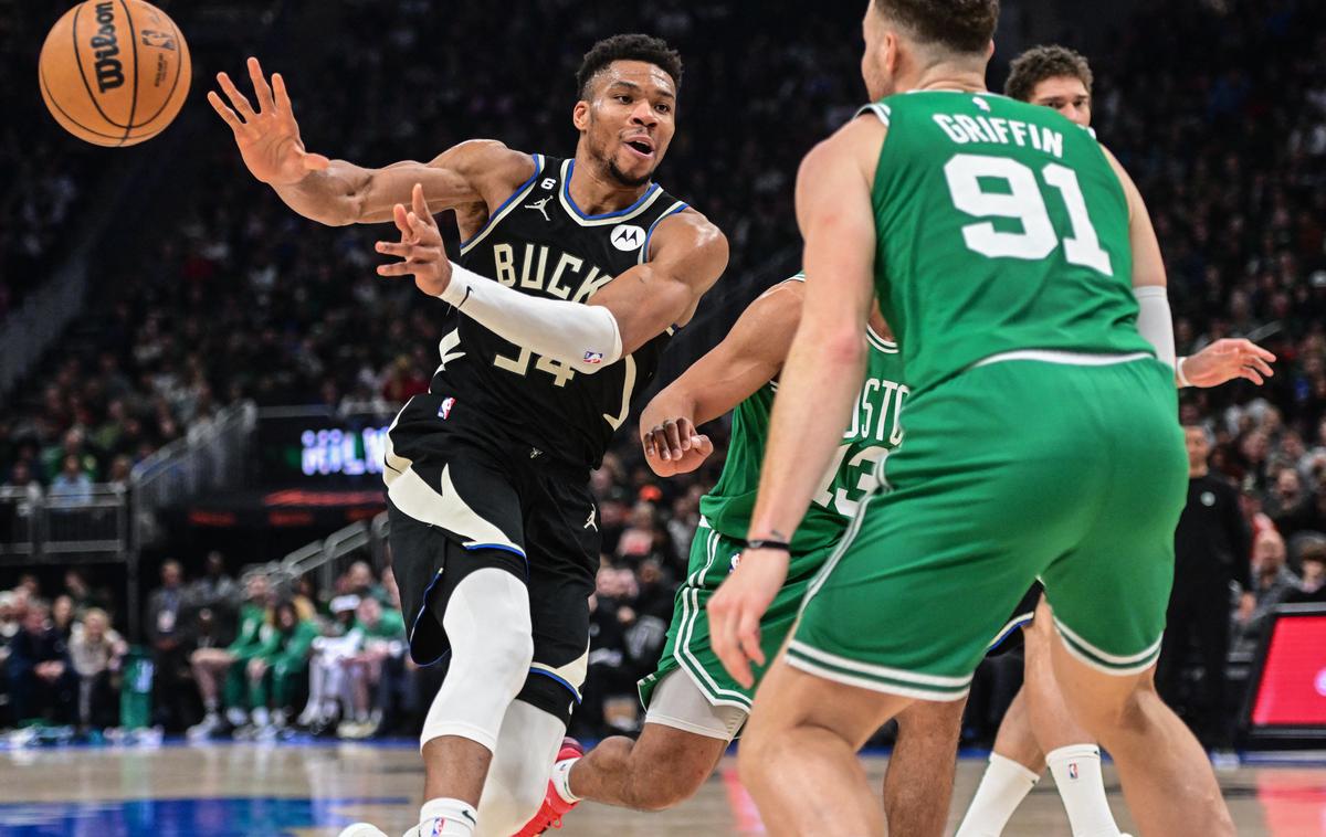 Giannis Antetokounmpo | Košarkarji Milwaukee Bucks so pred domačimi navijači premagali Boston, vodilno ekipo sezone. | Foto Reuters