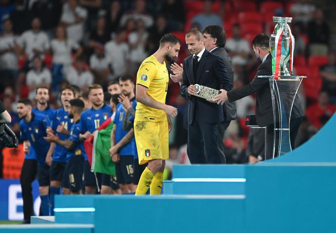 Aleksander Čeferin je leta 2021 na Wembleyju kot predsednik Uefe okronal Italijane za nove evropske prvake. | Foto: Guliverimage