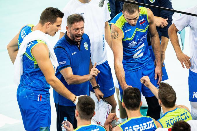 Jan Kozamernik (levo) je v začetku drugega niza na servisu poskrbel za izjemno serijo Slovencev. | Foto: Grega Valančič/Sportida